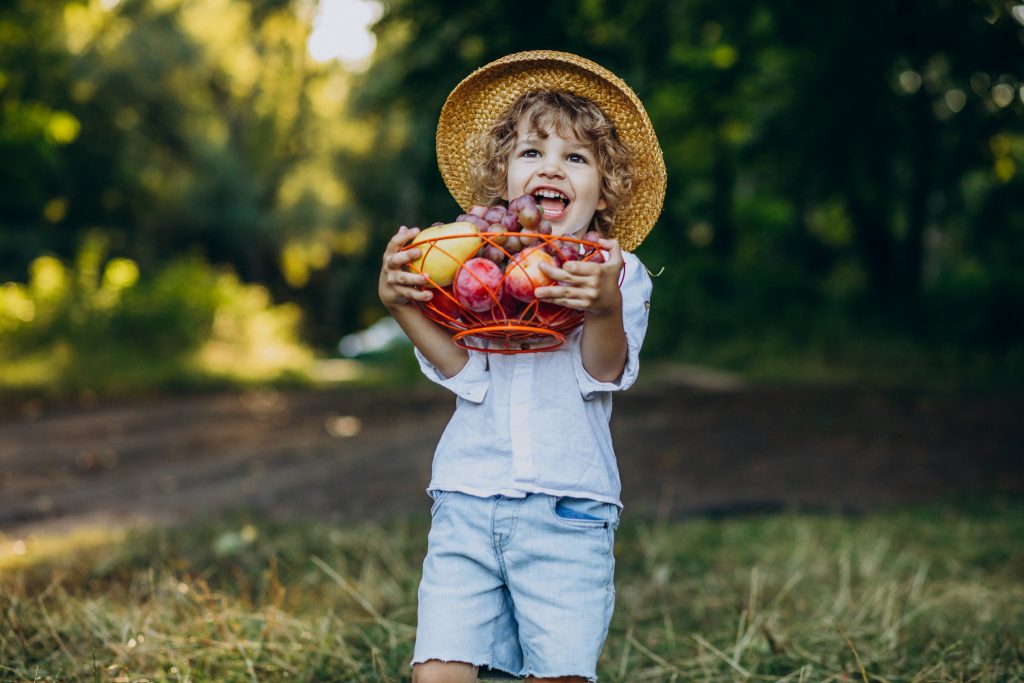 boy with fruits