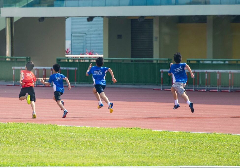 children racing